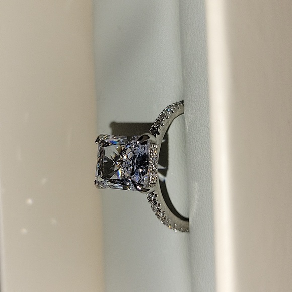 Bridal Engagement And Bridal Ring Set - Picture 8 of 9